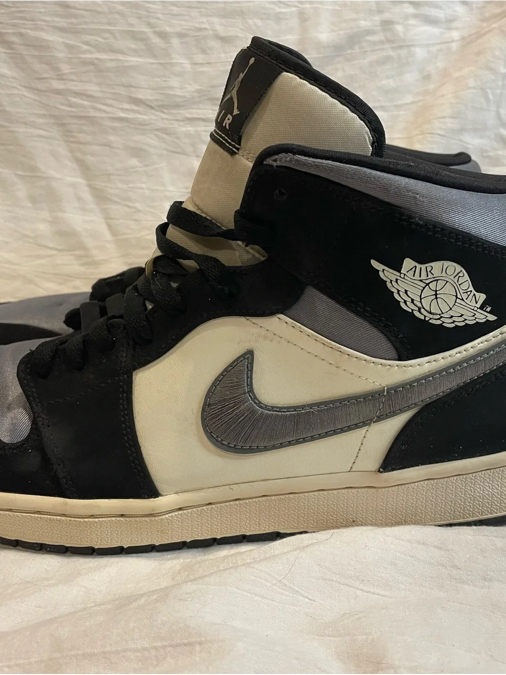 Nike Air Jordan 1 Mid Grey Fog Satin Toe Men’s Size 12 Sneakers 852542-011